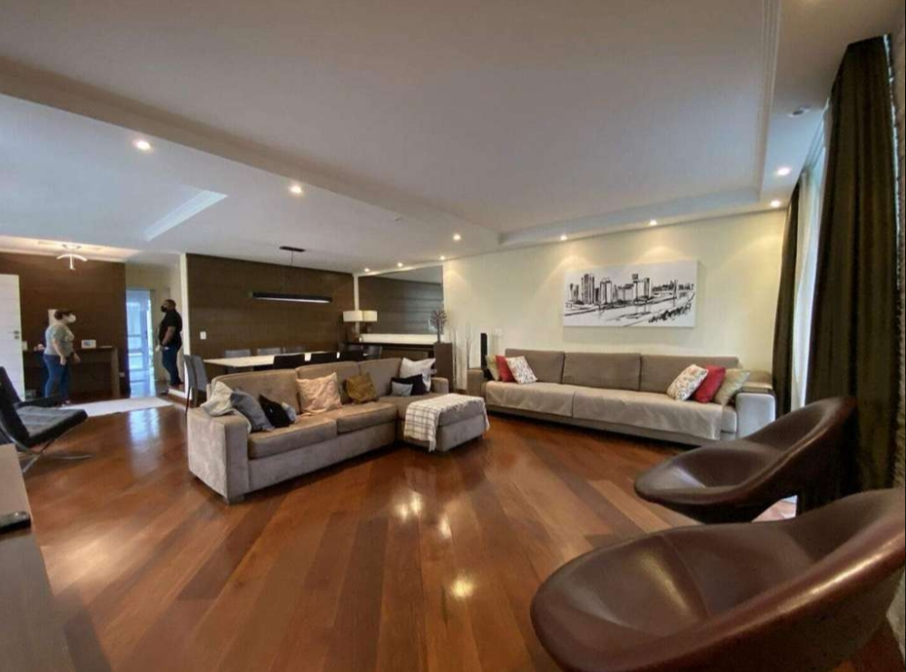 Sobrado de alto padrão com piscina em ótima localização – Brooklin Novo