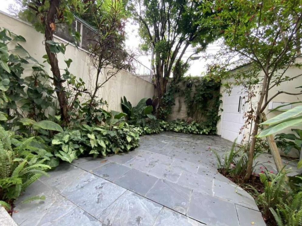 Sobrado de alto padrão com piscina em ótima localização – Brooklin Novo