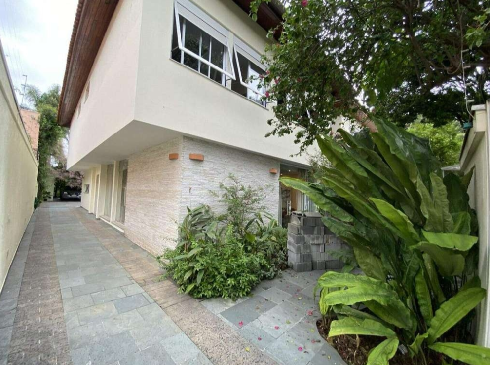 Sobrado de alto padrão com piscina em ótima localização – Brooklin Novo