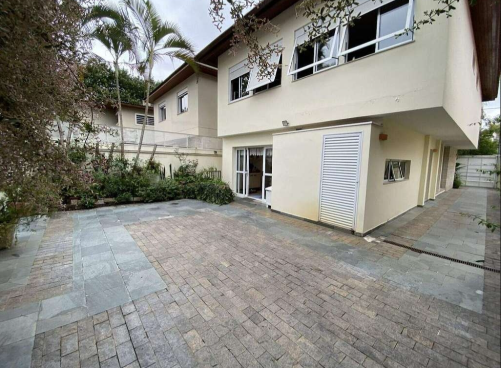 Sobrado de alto padrão com piscina em ótima localização – Brooklin Novo